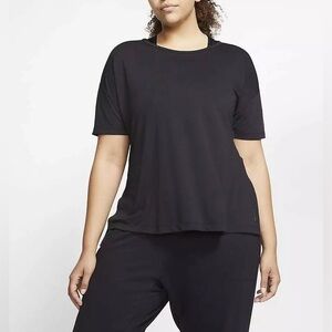 Nike Dri-Fit Yoga Women’s Plus Size Short Sleeve Black Top Size 1X NWT
